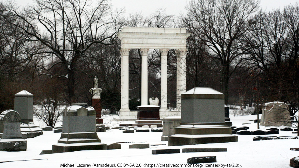 Photograph of the Palmer Monument at Graceland Cemetery, featuring its single-sided Greek temple-style columns and open-air design